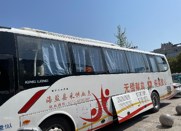 CA888亚洲城正能量：职工抢修献血车，好人好事成风景！